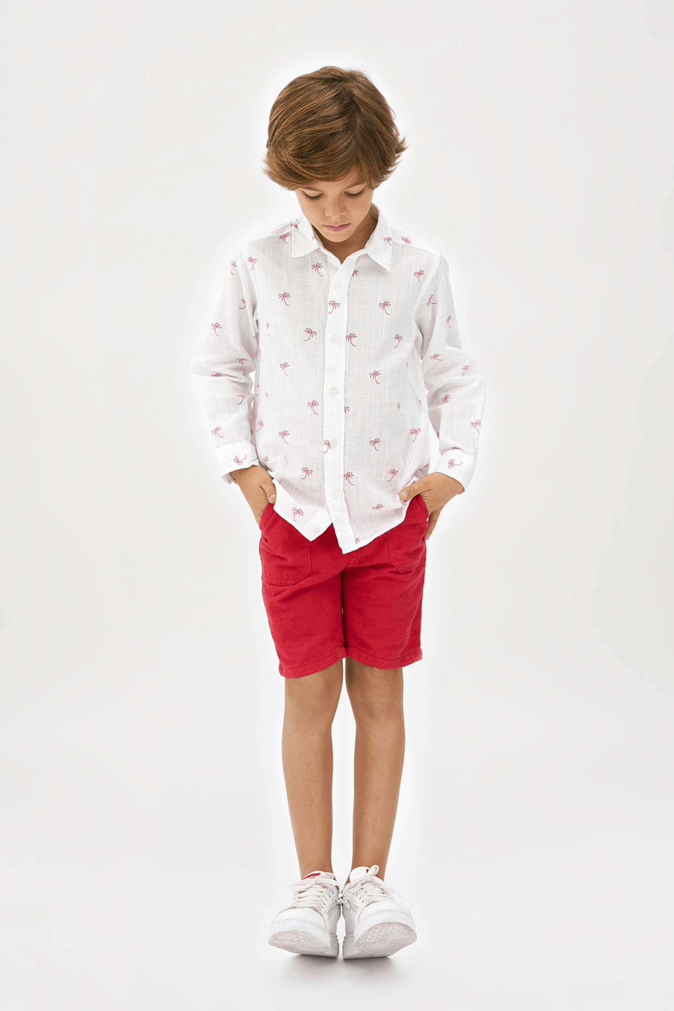 Chemise blanche à motif de palmiers pour garçon
